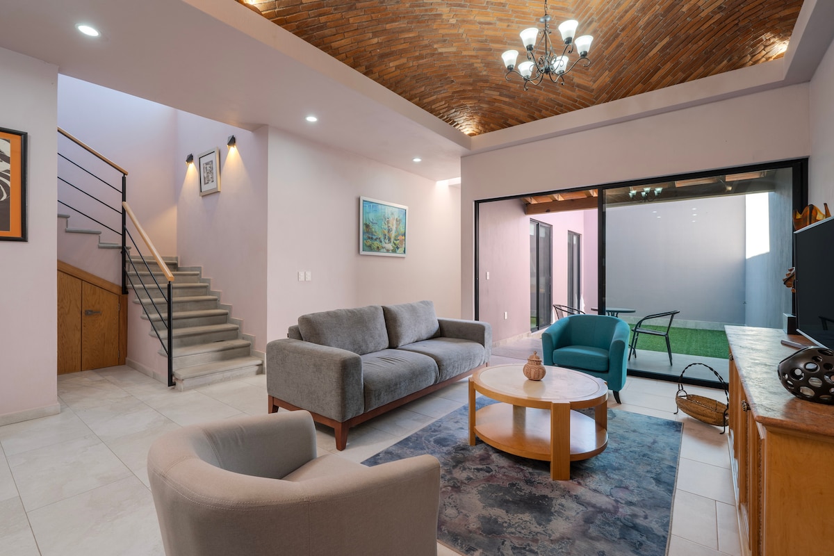 Modern Home in Ajijic w/Rooftop Views