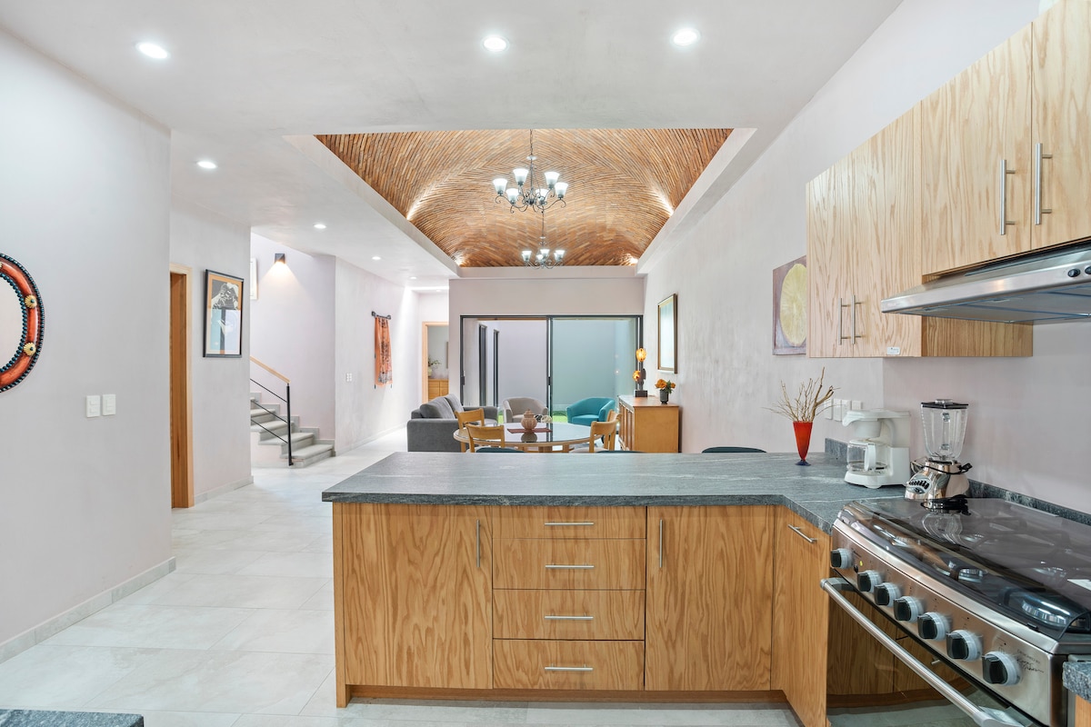 Modern Home in Ajijic w/Rooftop Views