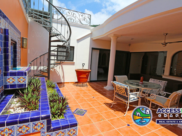 Casa Lazaro