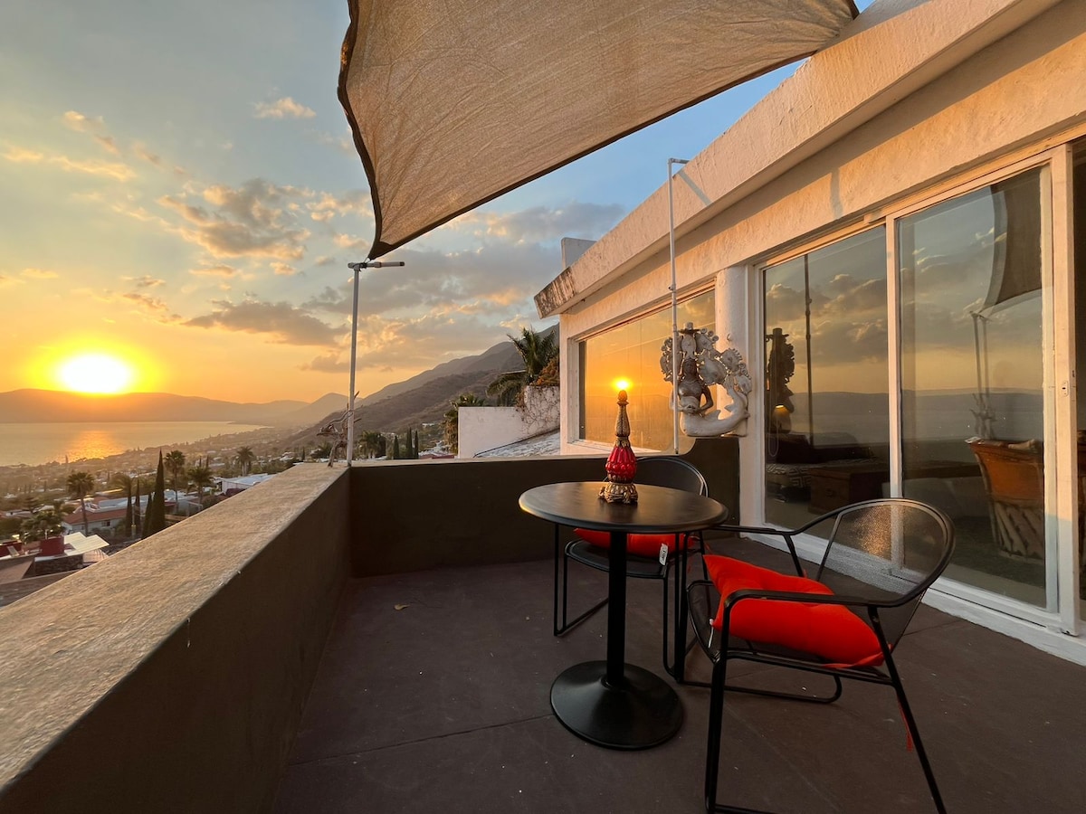 Sun Set Loft with Private Thermal Water Bathtub