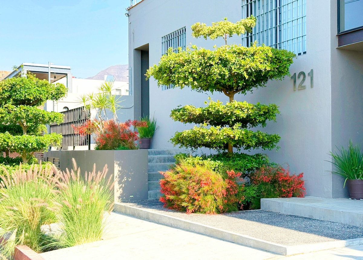 Modern Light-Filled Apartment with Private Garden