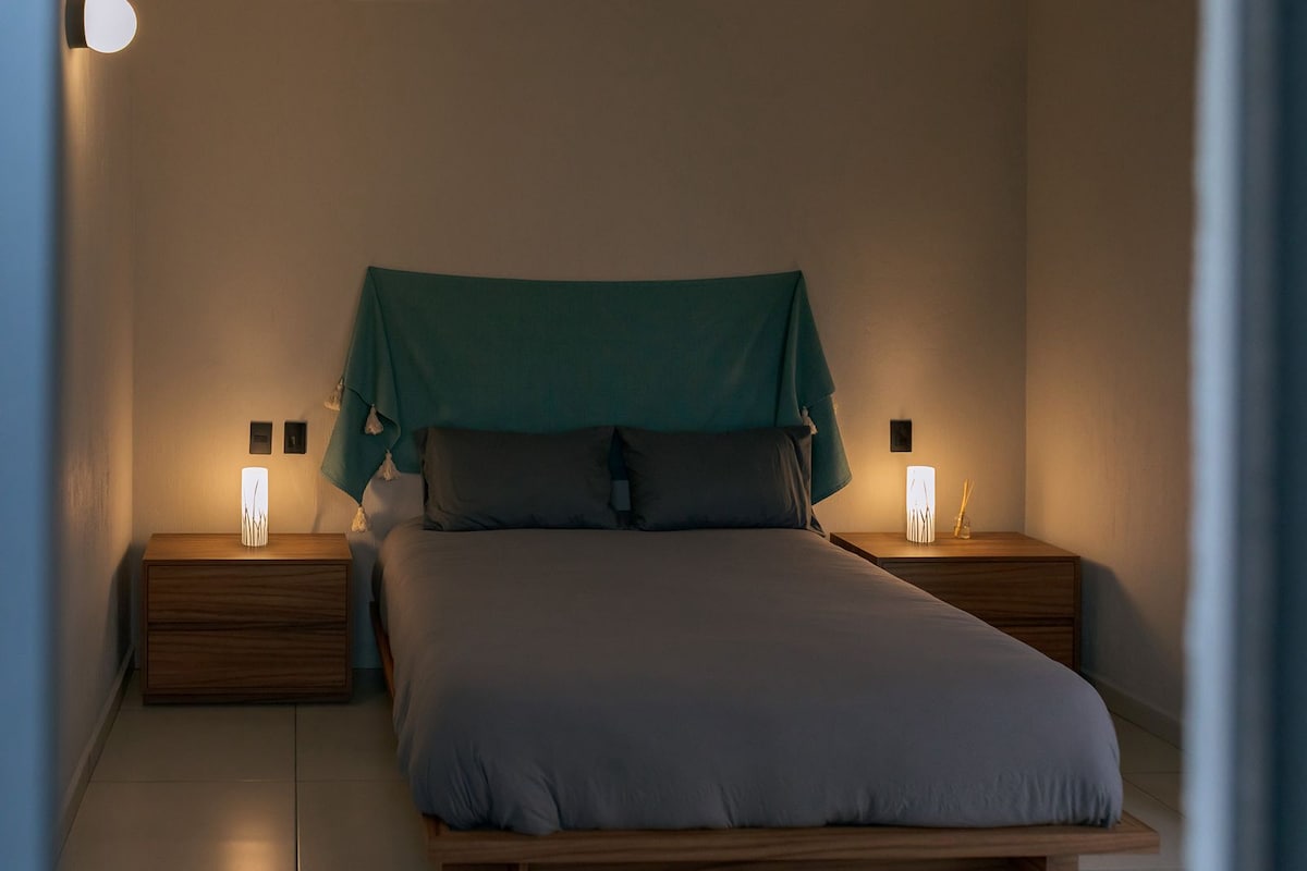 Equipped Suite with on-site parking