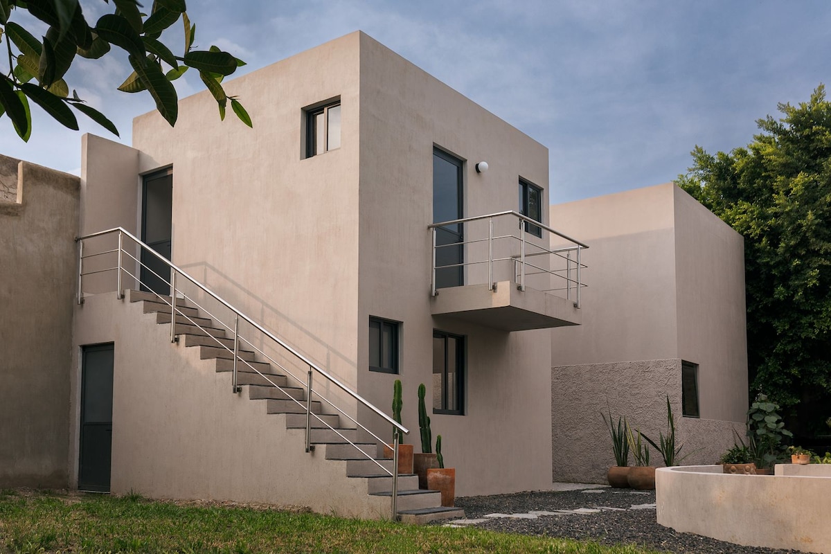 Equipped Suite with on-site parking