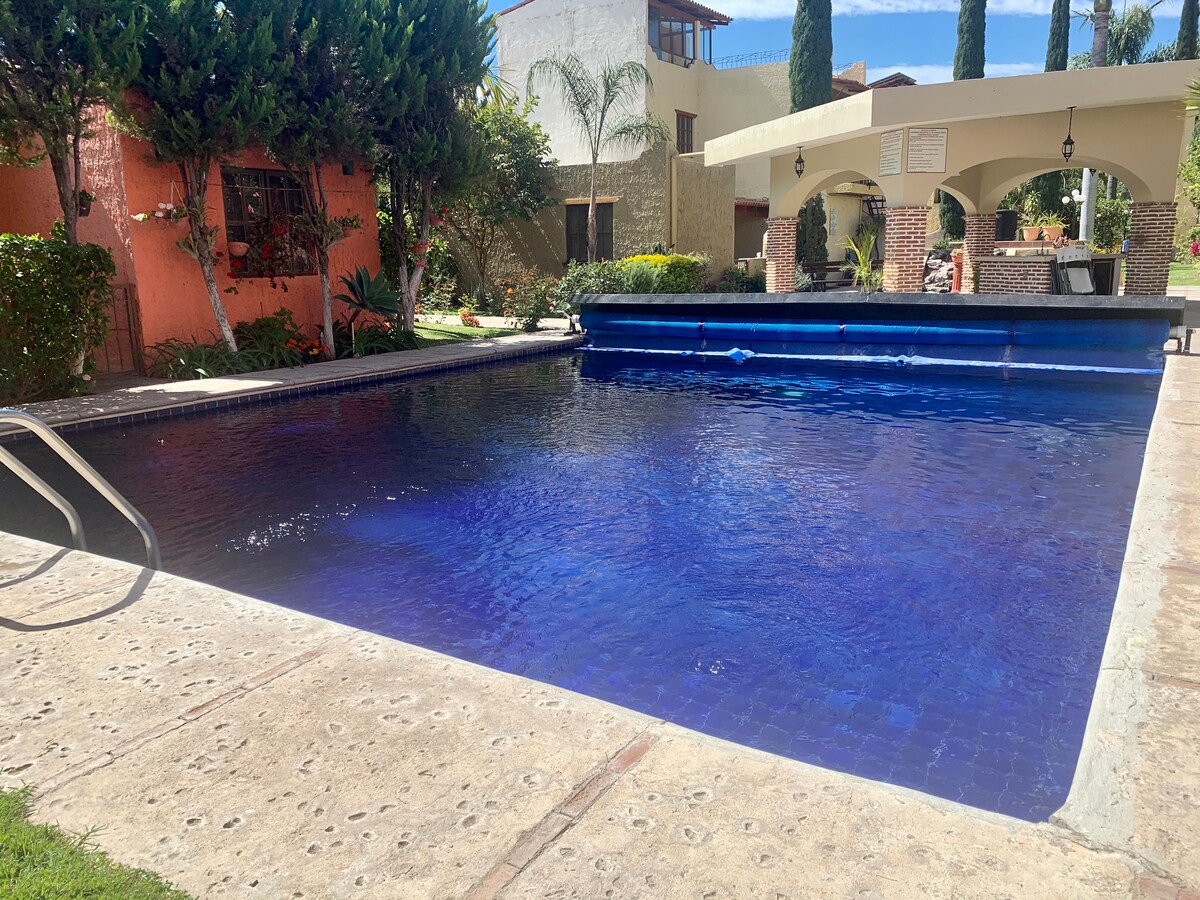 A house full of life, gardens, a pool and a terrace!