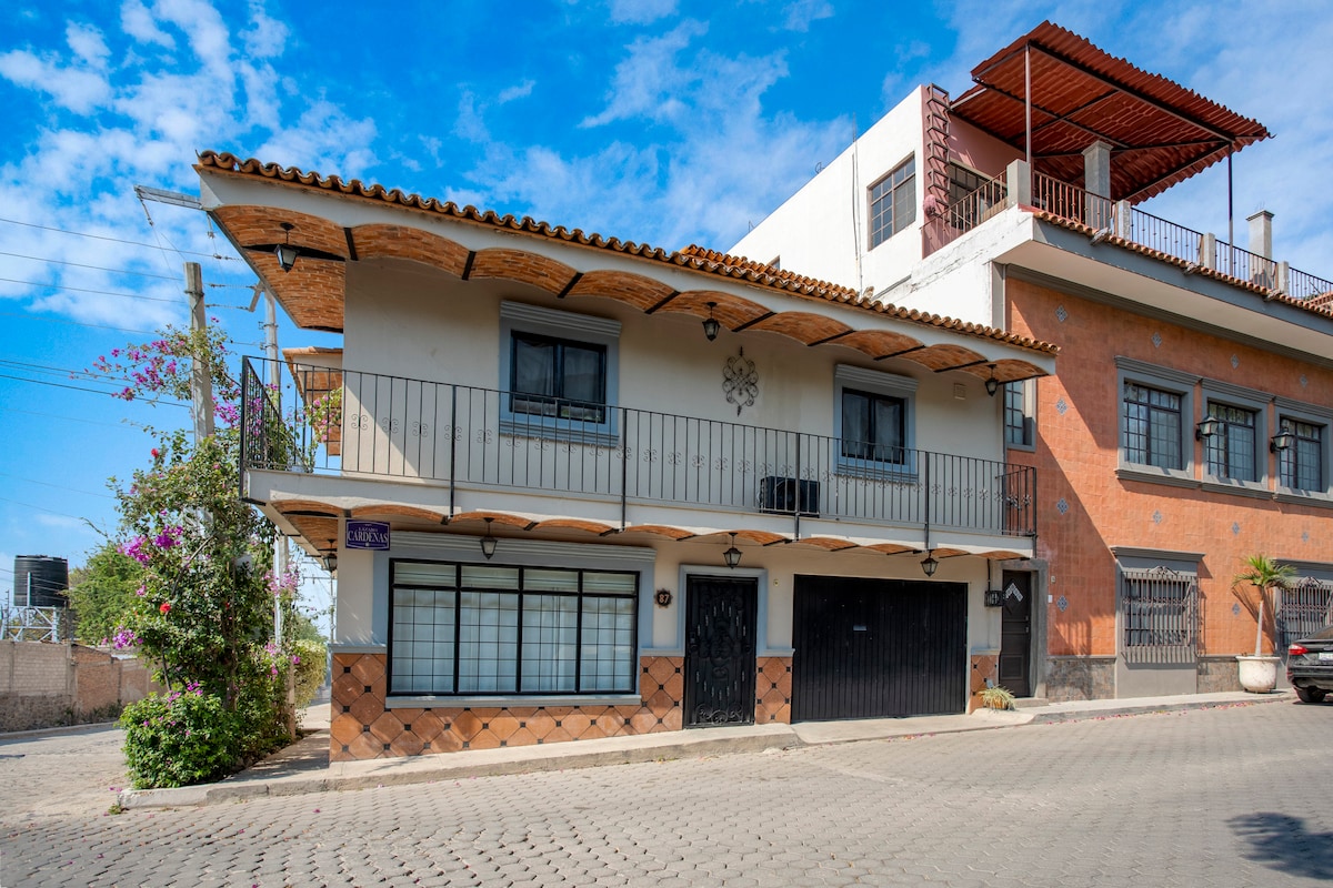 Casa Pantera - great location, AC, double internet