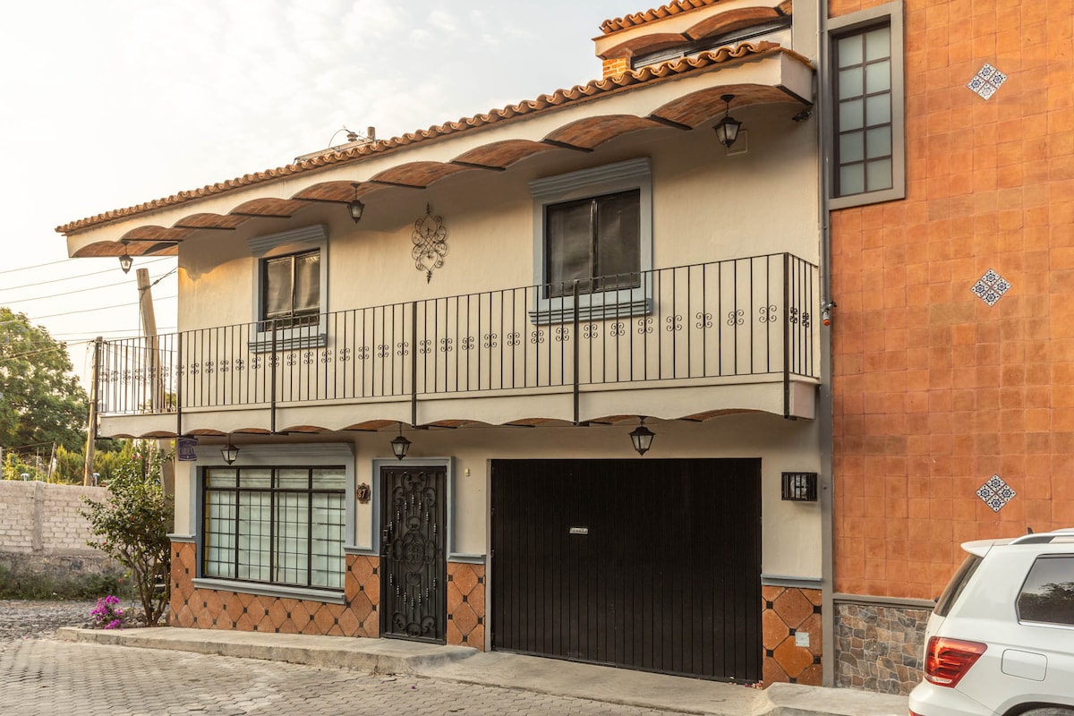 Casa Pantera - great location, AC, double internet